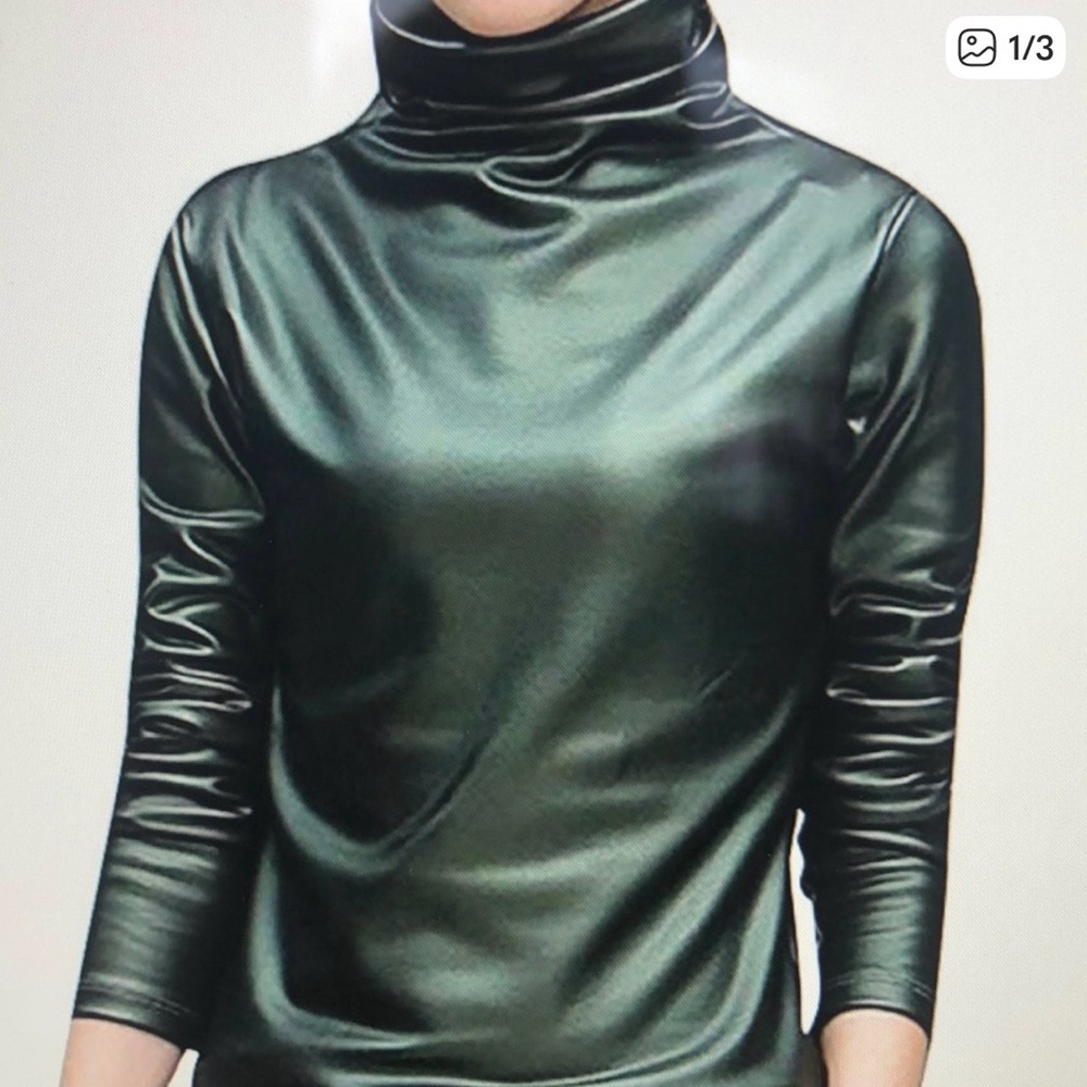 Sonja Morgan Dark Green Fleece long sleeve shirt